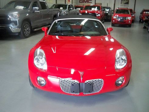 Used 2006 Pontiac Solstice Convertible w/ Premium Package image 2