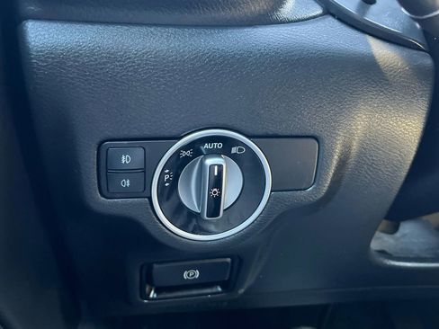 Used 2017 INFINITI QX30 Premium w/ Cargo Package image 19