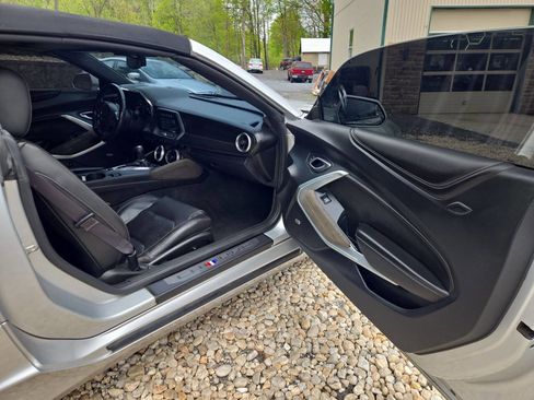 Used 2017 Chevrolet Camaro SS RWD image 26