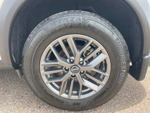 Certified 2025 Nissan Rogue S FWD image 17