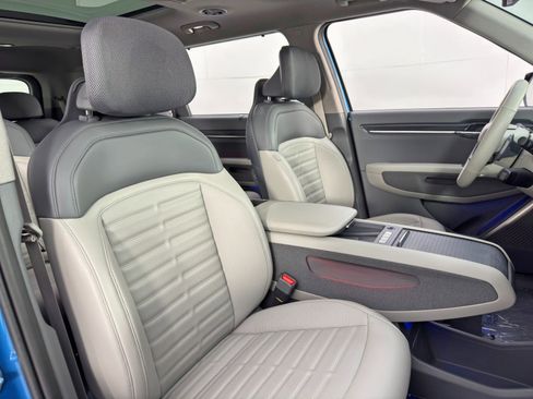 Used 2024 Kia EV9 Land image 39