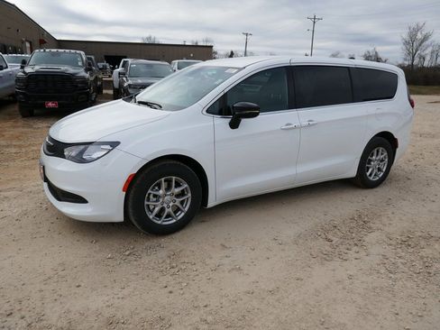 New 2026 Chrysler Voyager LX image 7