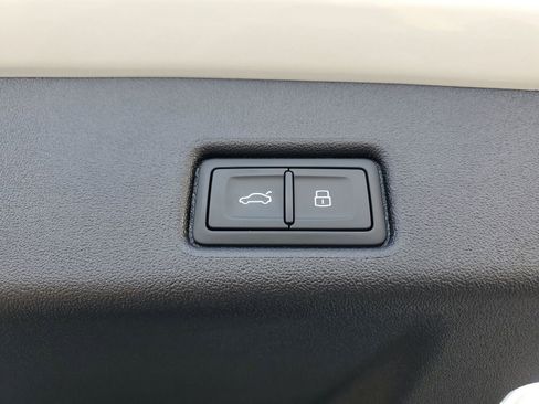 New 2025 Audi SQ5 Premium Plus image 9