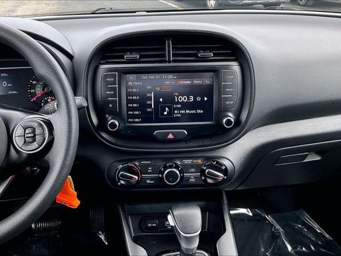 Used 2022 Kia Soul LX w/ Technology Package image 6