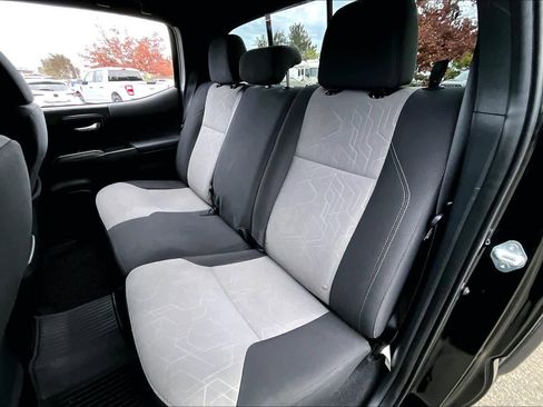 Certified 2022 Toyota Tacoma TRD Off-Road image 20