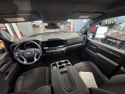 Used 2024 Chevrolet Silverado 2500 LT image 13