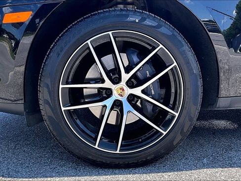 Used 2025 Porsche Macan AWD/4WD image 34