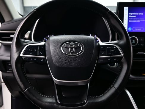 Used 2024 Toyota Highlander XLE AWD/4WD image 24