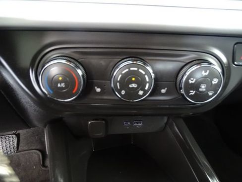 Certified 2024 Chevrolet Trax RS w/ Driver Confidence Package FWD image 9