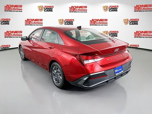 Certified 2024 Hyundai Elantra SEL FWD image 2