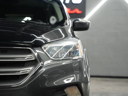 Used 2017 Ford Escape SE FWD image 5