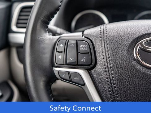 Certified 2019 Toyota Highlander Limited Platinum image 24