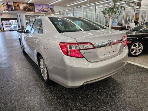 Used 2014 Toyota Camry XLE w/ Leather Package FWD image 6