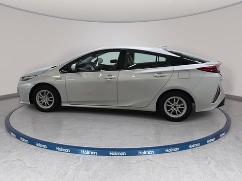 Used 2018 Toyota Prius Prime Advanced w/ Carpet Mat Package FWD image 9