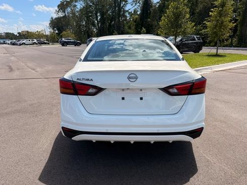 Used 2025 Nissan Altima 2.5 SV FWD image 10