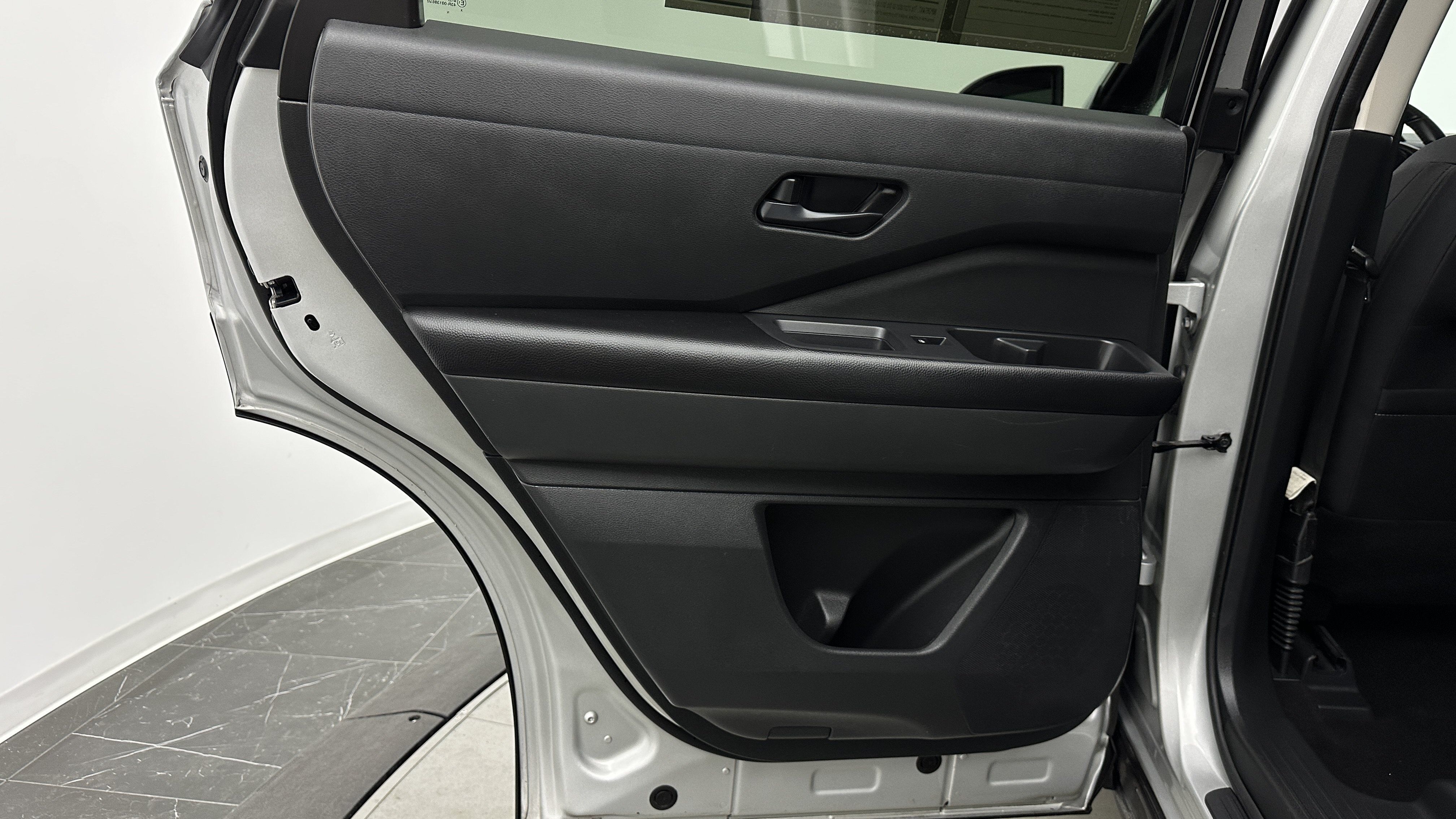 Used 2024 Nissan Pathfinder SV FWD image 26