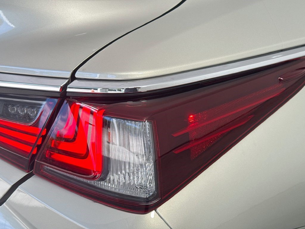 Used 2021 Lexus ES 350 w/ Premium Package FWD image 33