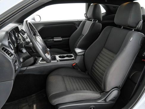 Used 2013 Dodge Challenger R/T RWD image 29
