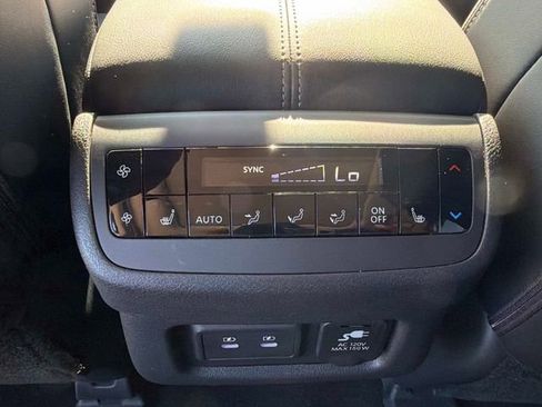 New 2026 Nissan Pathfinder Platinum AWD/4WD image 18