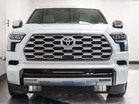 Used 2025 Toyota Sequoia Capstone AWD/4WD image 36
