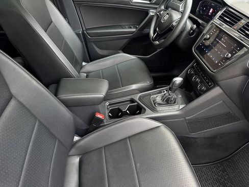 Used 2021 Volkswagen Tiguan SEL FWD image 16