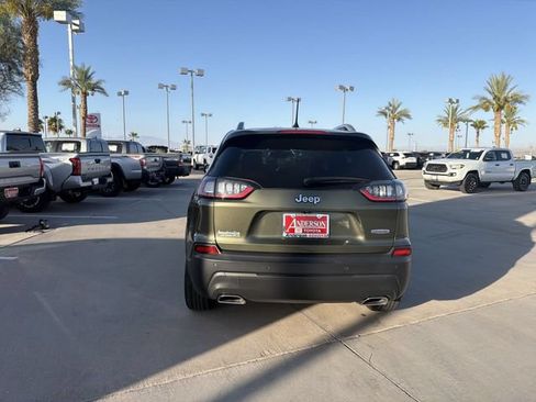 Used 2019 Jeep Cherokee Latitude Plus w/ Comfort/Convenience Group FWD image 6