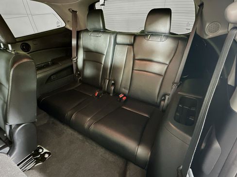 Used 2017 Honda Pilot Touring image 38