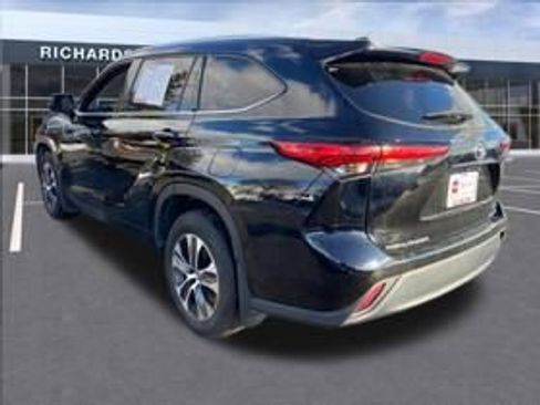 Used 2022 Toyota Highlander XLE image 7