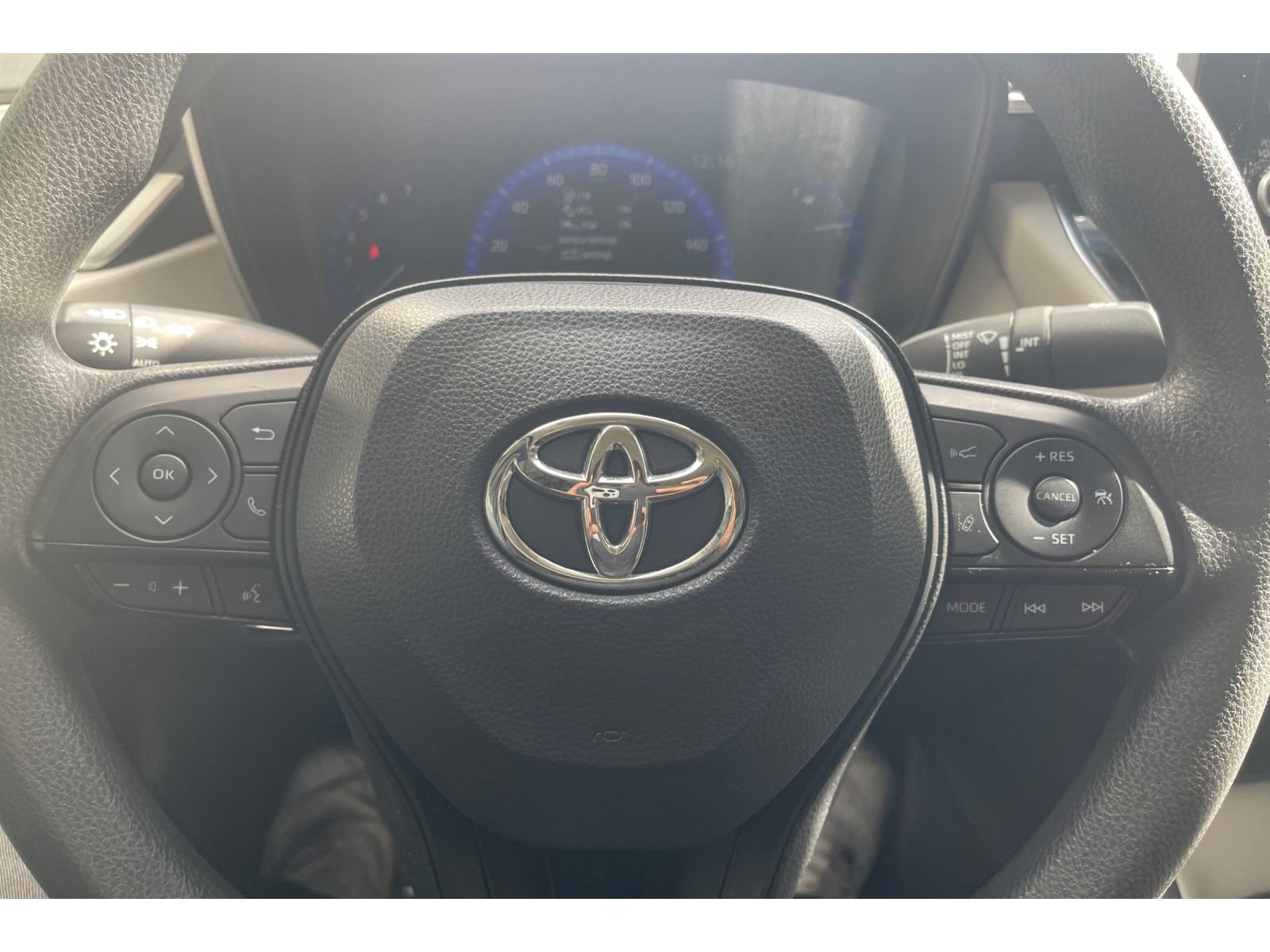 Used 2022 Toyota Corolla LE w/ Carpet Mat Package (TMS) FWD image 31
