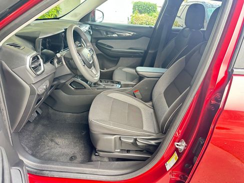 Used 2025 Chevrolet TrailBlazer LT image 27