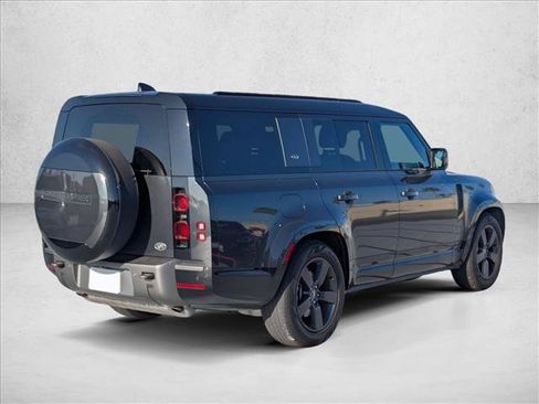 Used 2023 Land Rover Defender 130 X-Dynamic SE AWD/4WD image 5