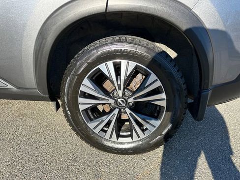 Used 2023 Nissan Rogue SV image 14