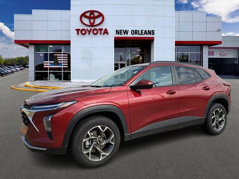 Used 2025 Chevrolet Trax LT image 1