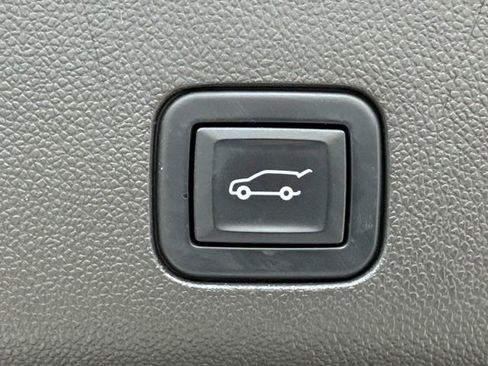 Used 2021 GMC Yukon SLT w/ SLT Premium Package RWD image 15
