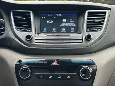 Used 2018 Hyundai Tucson SEL AWD/4WD image 29