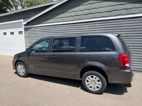 Used 2015 Dodge Grand Caravan SE w/ Quick Order Package 29E SE FWD image 8