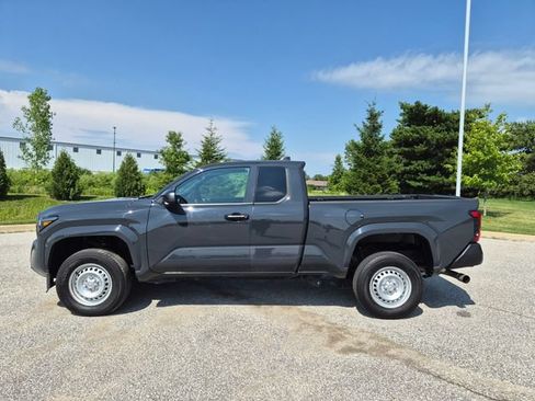 Used 2025 Toyota Tacoma SR AWD/4WD image 8