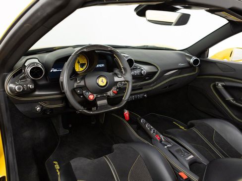 Certified 2021 Ferrari F8 Tributo RWD image 2