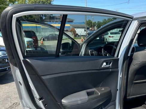 Used 2022 Kia Sportage LX image 12