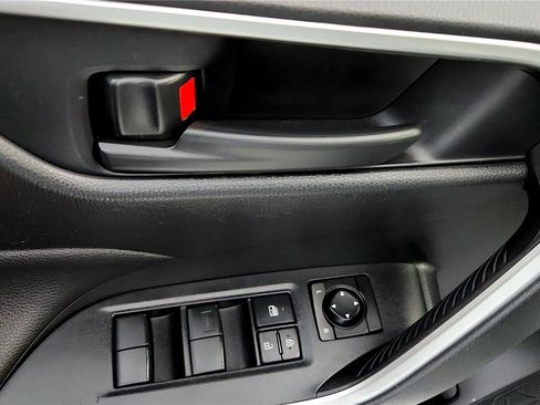 Certified 2022 Toyota RAV4 LE image 35