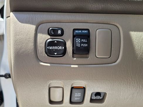 Used 2010 Toyota Sienna LE FWD image 40