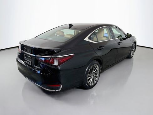 Used 2024 Lexus ES 300h w/ Accessory Package (Z2) FWD image 7