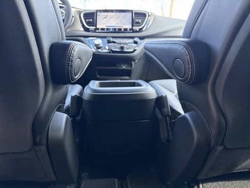 New 2026 Chrysler Pacifica Select image 22
