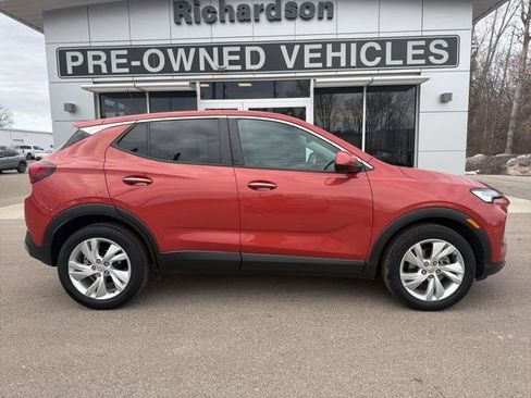 Used 2024 Buick Encore GX Preferred w/ Comfort Package FWD image 2