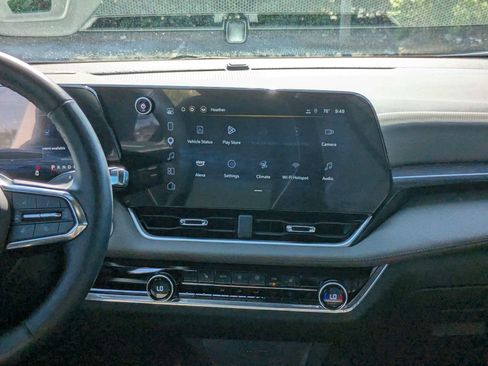 Used 2025 Chevrolet Equinox LT w/ Convenience Package II FWD image 19