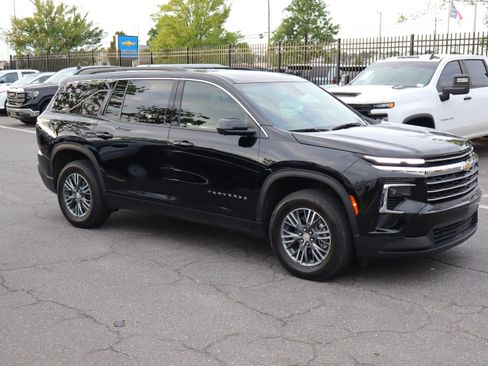 Used 2024 Chevrolet Traverse LT w/ Trailering Package FWD image 13