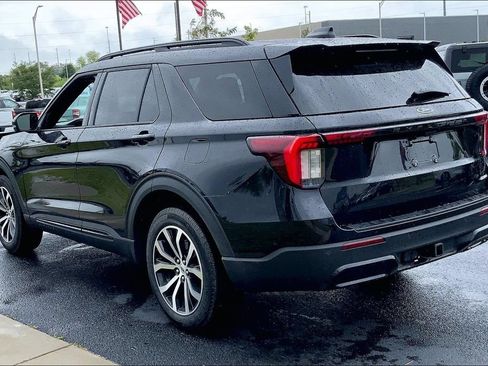 Used 2025 Ford Explorer ST-Line AWD/4WD image 2