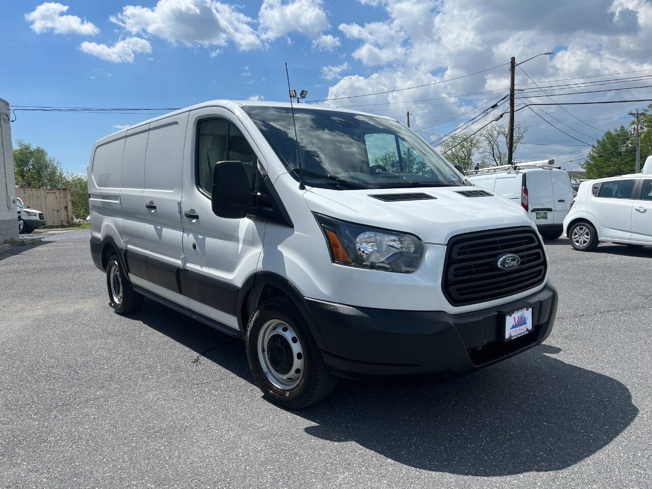 Used 2019 Ford Transit 150 130 Low Roof RWD image 2