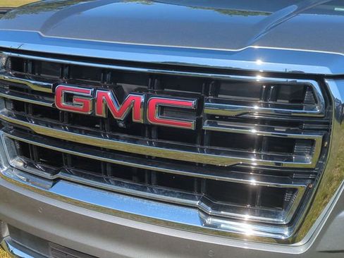 Used 2023 GMC Yukon XL SLT w/ SLT Premium Package AWD/4WD image 36