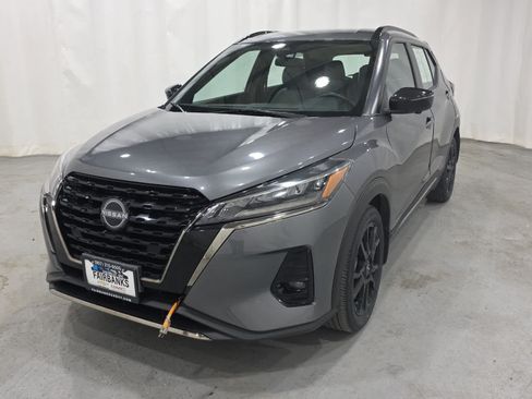 Used 2023 Nissan Kicks SR w/ SR Premium Package FWD image 1
